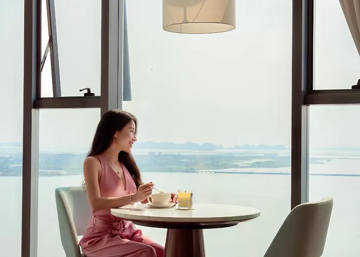 A La Carte 5* Hạ Long